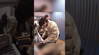 Download lagu Han playing howl's moving castle theme on piano #hanjisung #straykids #skz mp3 Download lagu Han playing howl's moving castle theme on piano #hanjisung #straykids #skz mp3