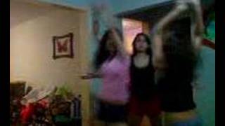 preview picture of video 'Samira e Sarah dançando balão mágico'