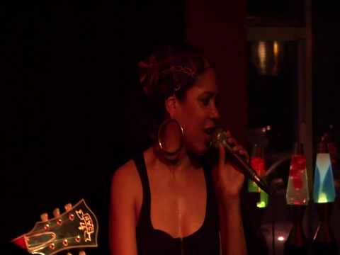 Something's got a hold on me, Marie-Christine