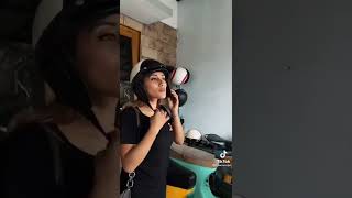 Download lagu Cewe Vespa jalan jalan pagi bikin salfok #shorts mp3 Download lagu Cewe Vespa jalan jalan pagi bikin salfok #shorts mp3