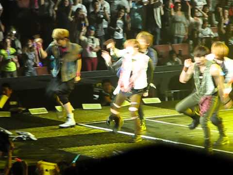 [FANCAM] SHINee 120520 - SHINee performing Sherlock (Cut) @SM Town Los Angeles 2012
