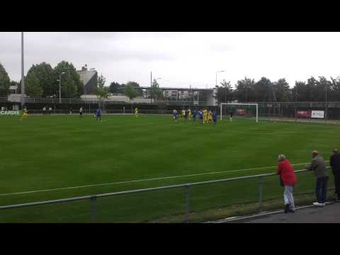 CFA 2e journée Amiens AC-Entente SSG coup-franc Sagouti sur le poteau