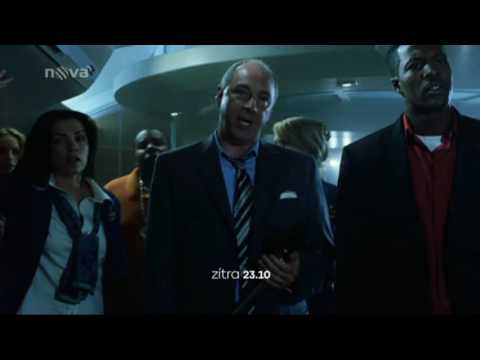 Upoutávka-Hadi v letadle