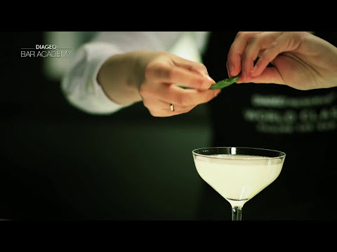 How To Make A Daiquiri: Classic Cocktail Recipe 🍹 | Diageo Bar Academy