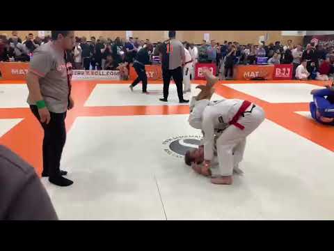 Grappling Industries Londen | Triangle Finish