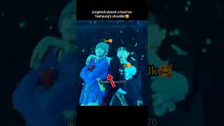 Download lagu Jungkook placed a hand on Taehyung's shoulder🥰 #bts #taehyung #jungkook @LOVELYQUEEN7676 mp3 Download lagu Jungkook placed a hand on Taehyung's shoulder🥰 #bts #taehyung #jungkook @LOVELYQUEEN7676 mp3