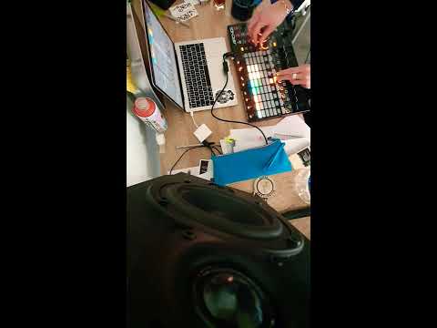 Extract Live Apc40 Mk2 Acidcore/Mentalcore