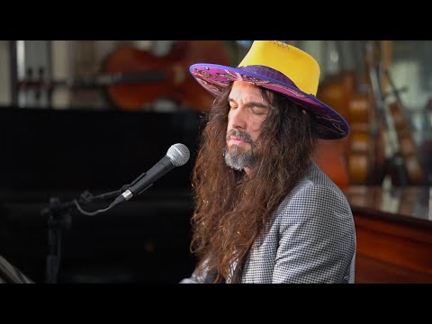 Ridi Pagliaccio - Luca Bassanese (Official Video)