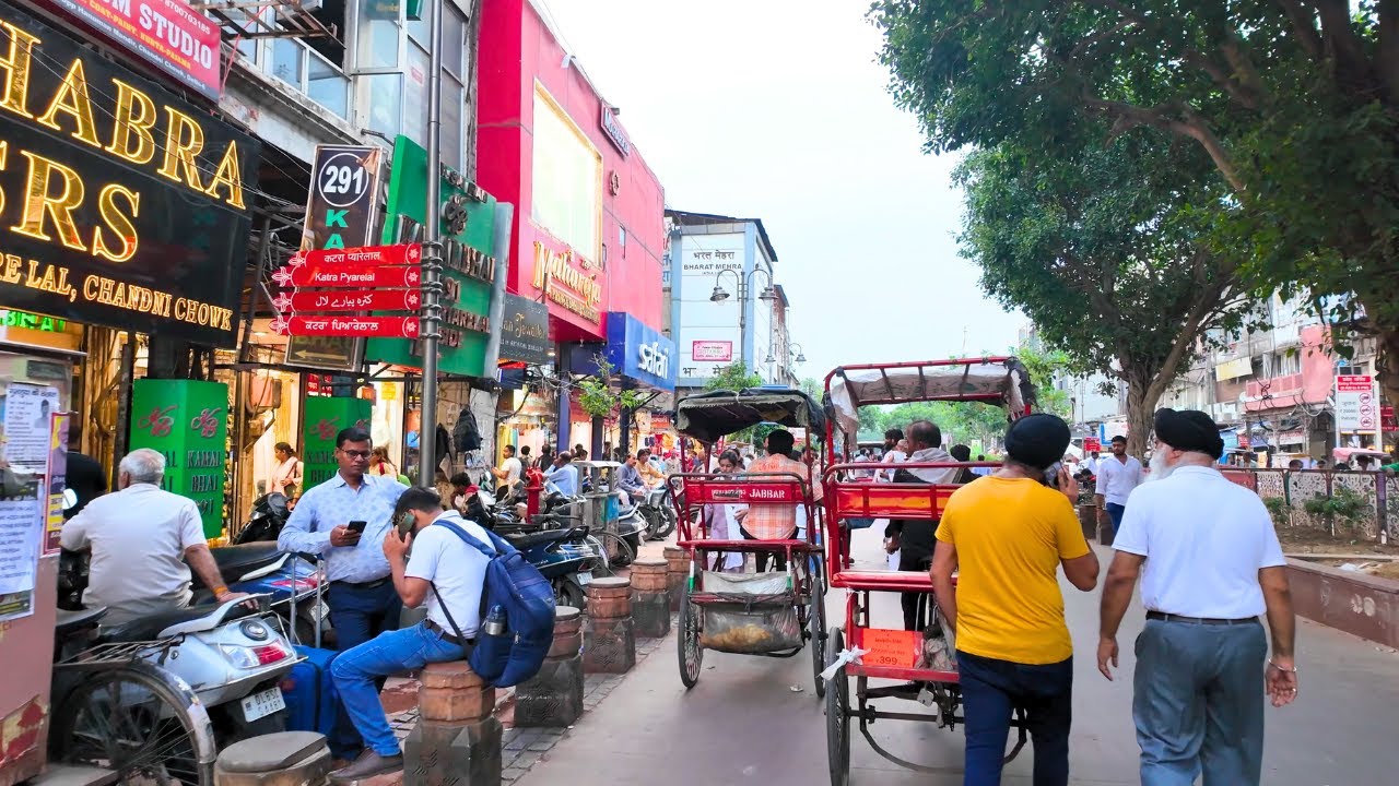 Immersive street-level walking tour through India (Market 15), India, showcasing authentic urban landscapes, local architecture, and the vibrant atmosphere of the city's neighborhoods