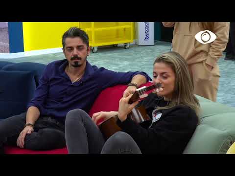 Nita këndon me kitarë/ Banorët shijojnë muzikën - Big Brother Vip 2
