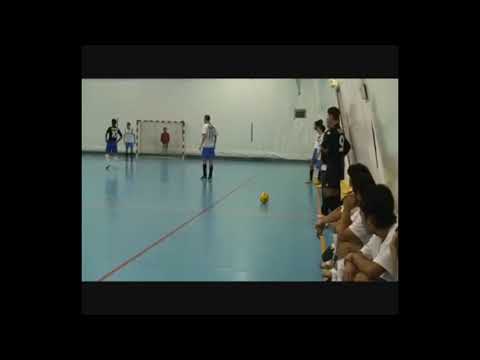 BLIR BRUTALT FÄLLD KORPEN FOTBOLL RÖTT KORT UTVISNING