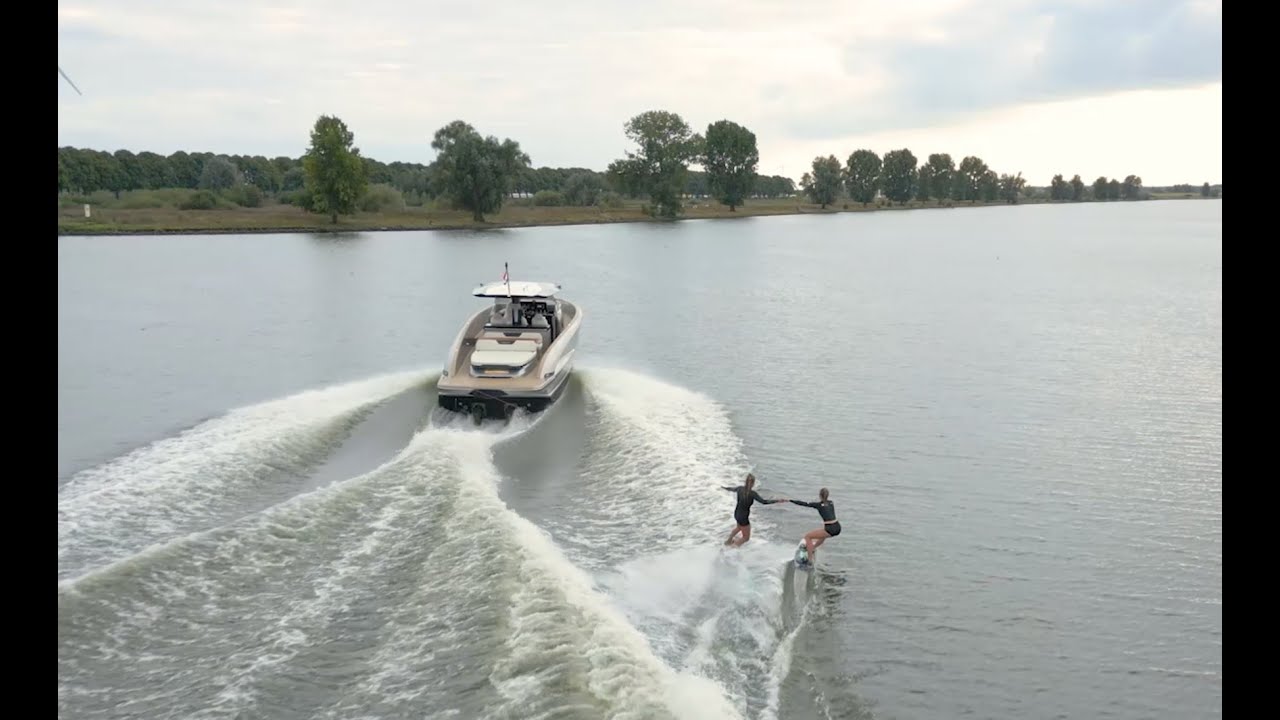 Solaris Power 40 Open (lifestyle)