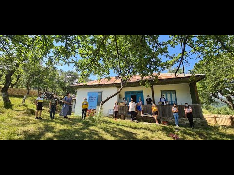 Clasa din bucătărie. Satul Păvălari din munții Vrancei.