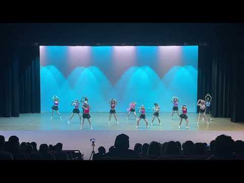 The Prowlers perform "Muñekita" by El Alfa, JT, and Kali Uchis