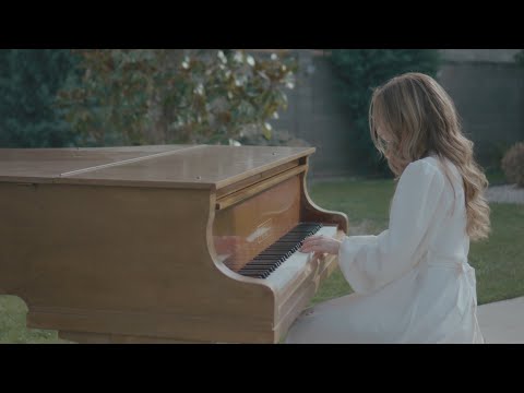 Nu ești departe - Amalia Preda