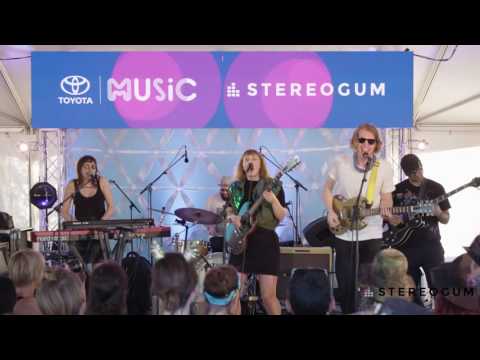 Stereogum Sessions: Little Scream - "Love As A Weapon" (Feat. Richard Reed Parry) (Live @ Voodoo)