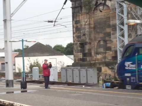 The Classes 37 & 68 DRS with x2 Intermodal Bogie Wagons was passing at Carlisle Citadel Station.