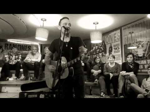 Dave Hause   Resolutions live Ramonesmuseum Berlin