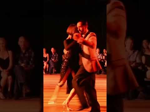 Tango. Sacadas y Juego.Gustavo Rosas.Demo con Gisela Natoli en Bayron Bay.AGOSTO 2017.AU #tango