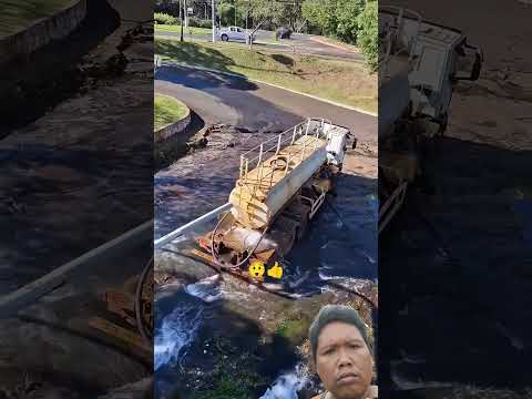 ฝีมือขั้นเทพ ถอยรถใส่น้ำ😲👍#น่าทึ่ง#หนุ่มนาผาโพง