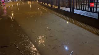 Cortada la M506 en Fuenlabrada por una gran balsa de agua