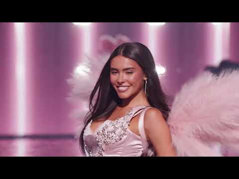 Madison Beer Performs at the 2025 Victoria’s Secret Fashion Show