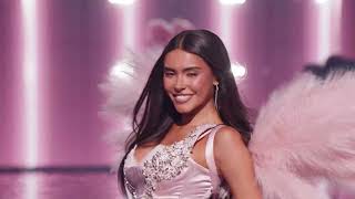  Madison Beer Performs at the 2025 Victoria’s Secret