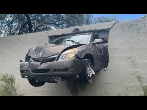 Cars Bollard Wall Crash – BeamNG.drive