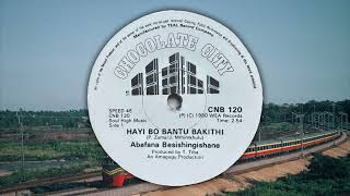 Download lagu Abafana Besishingishane - Hayi Bo Bantu Bakithi mp3