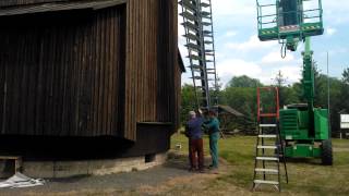 preview picture of video 'Flügelmontage an der Paltrockwindmühle Schönewalde'