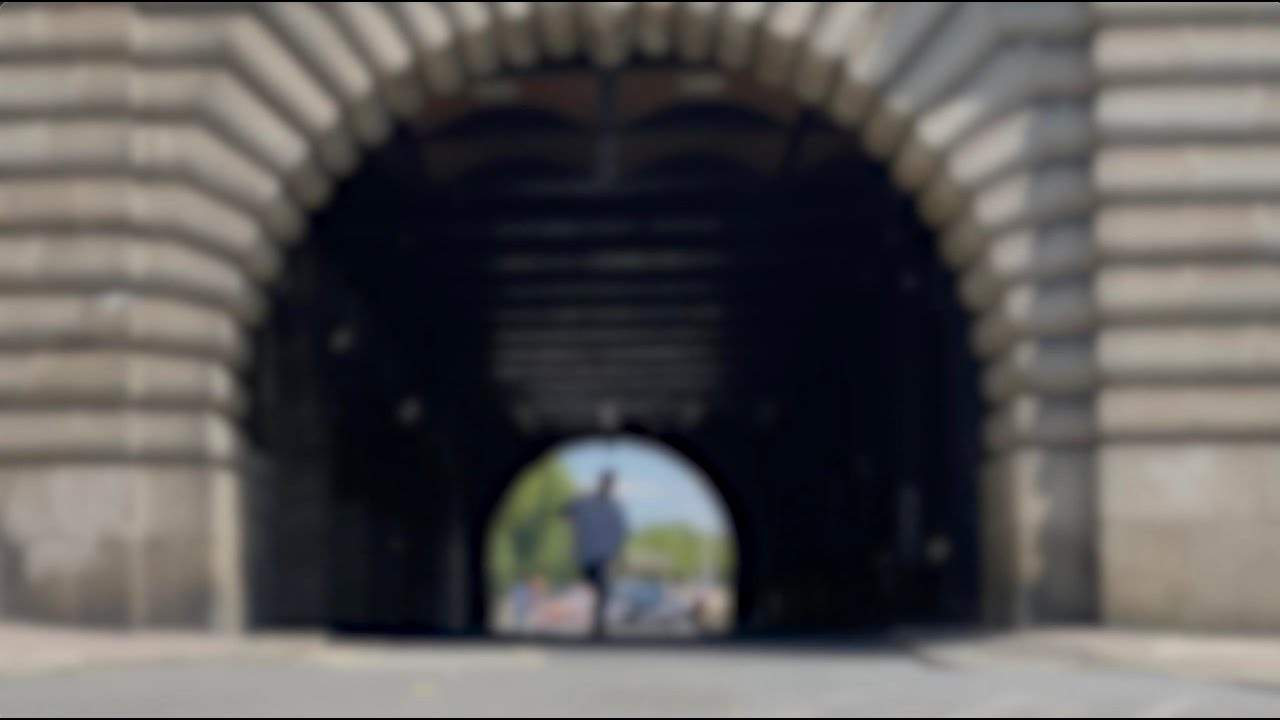 éS | Welcome home, Tom!