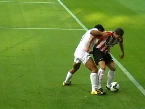 Erik Pieters poort Figo (Pieters tricks Figo)