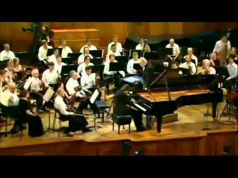 Tchaikovsky - Concerto №1 - plays Daniil Trifonov