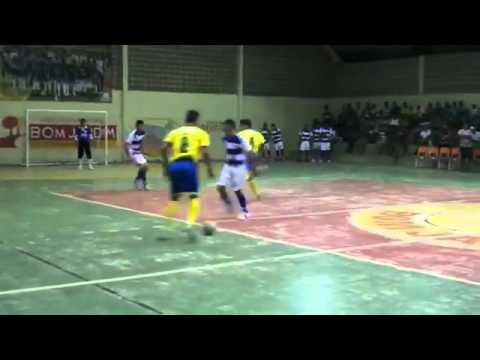 Jogada de Vassoura e gol do fixo Jean.