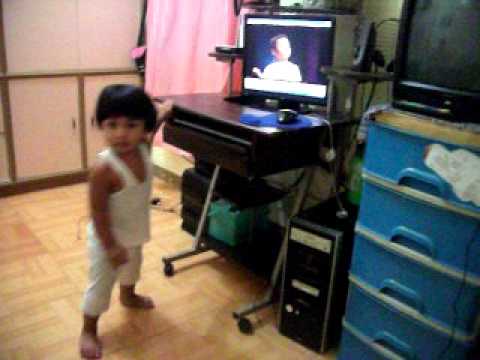 iyanboy (watching barney.AVI)