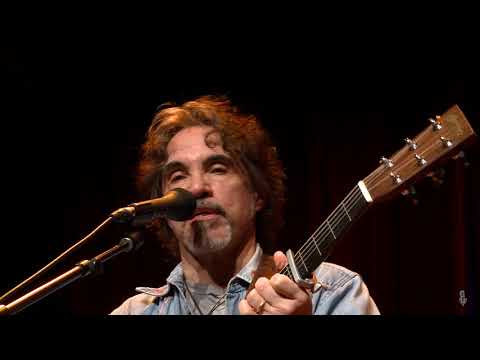 John Oates - Miss The Mississippi and You (eTown webisode #1361)