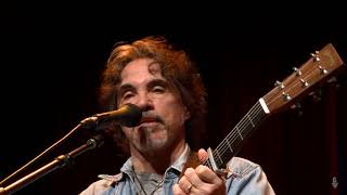 John Oates - Miss The Mississippi and You (eTown webisode #1361)