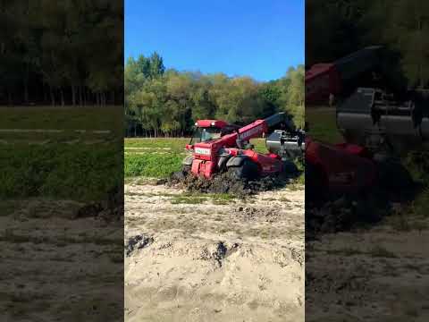 POWERFUL MACHINERY GETS OUT THE MUD🚜🌾#machine#machinery