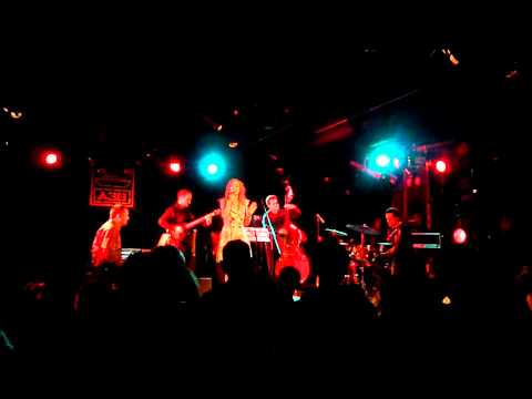 Harcsa Veronika Quartet: Too Early (Hungarian version)