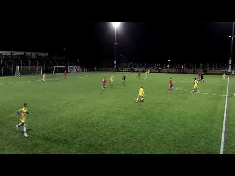 U17: centre-backs being brave in possession