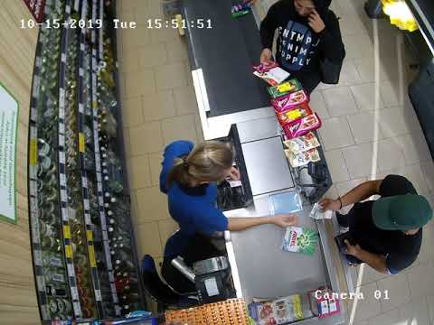 Złodziej w sklepie- okrada kasjerkę