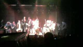 The View and friends - Twist and Shout