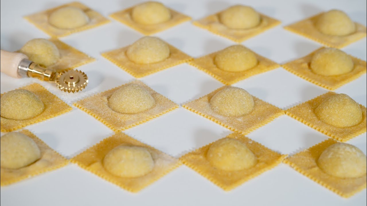 Come preparare dei golosi ravioli al tartufo, uovo e crema di Parmigiano