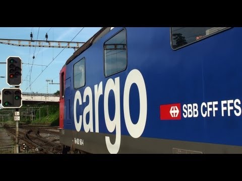 Schwerer Güterzug mit Dreifachtraktion - Abfahrt in Othmarsingen