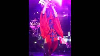 Paloma Faith Let Me Down Easy.