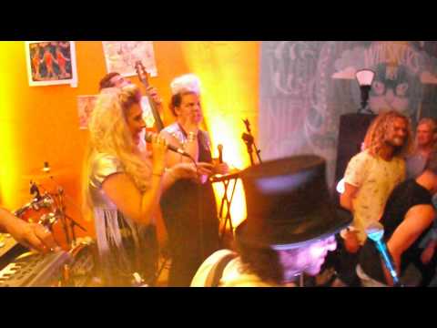 Electric Swing Circus live at Whiskers, Newquay (inc 'Tom Come Back' intro)