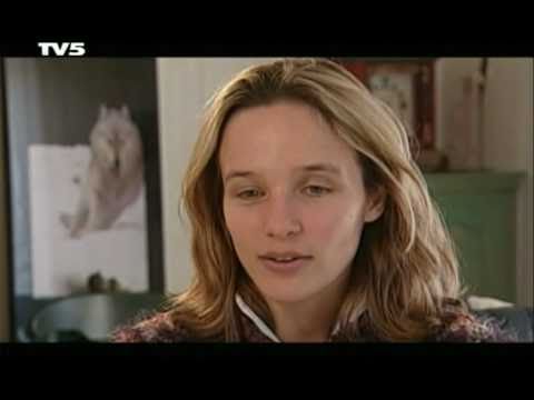 Hélène Grimaud joue avec les loups - HQ (TV5 Le Point)