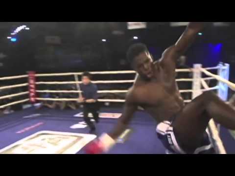 Remy Bonjasky werkt iemand naar de grond