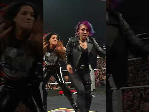 Asuka came out on a mission! 😳 👊