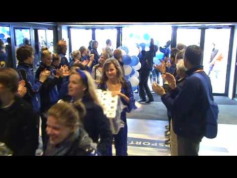 KIPPENVEL : OVVO/De Kroon selectie vormt een erehaag voor de trouwe BWA-supporters!!!